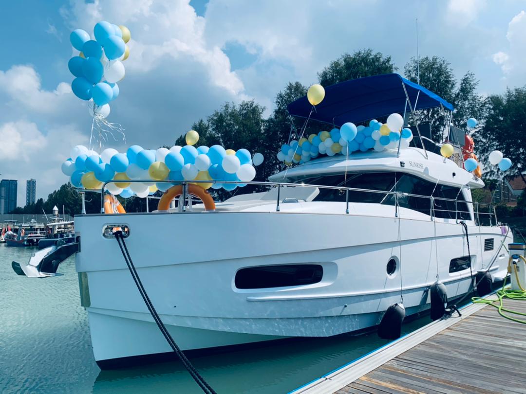 Party Yacht