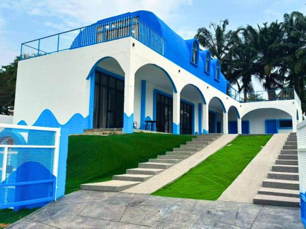 Luxe 2025 @ Banseng Court, Budget-friendly homestay ideal for CNY and Raya family gatherings.