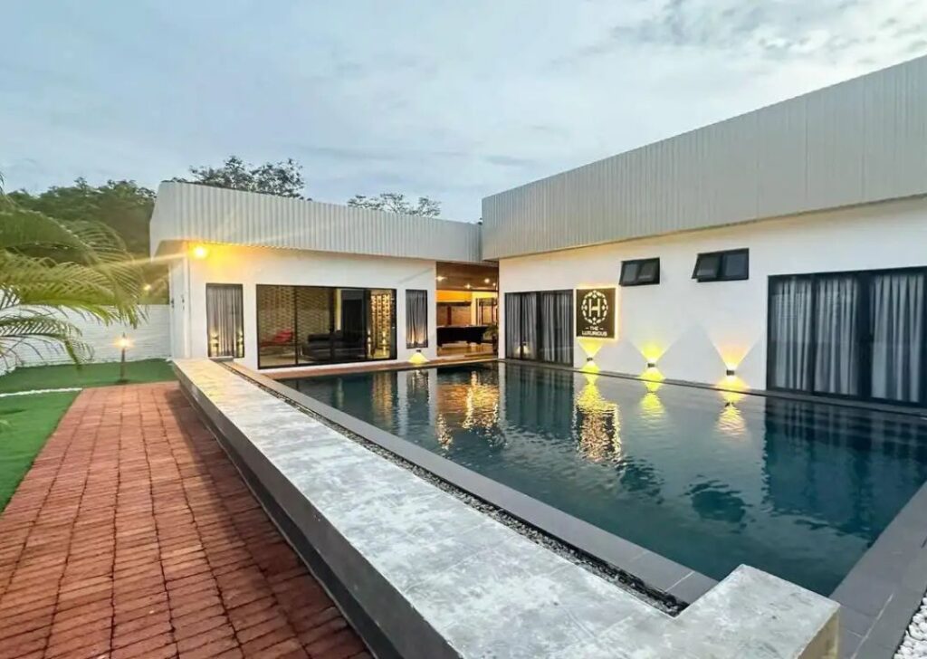 The Luxurious 1256 @ A’Famosa Melaka, large group-friendly villa for school reunions in Melaka, Malaysia.
